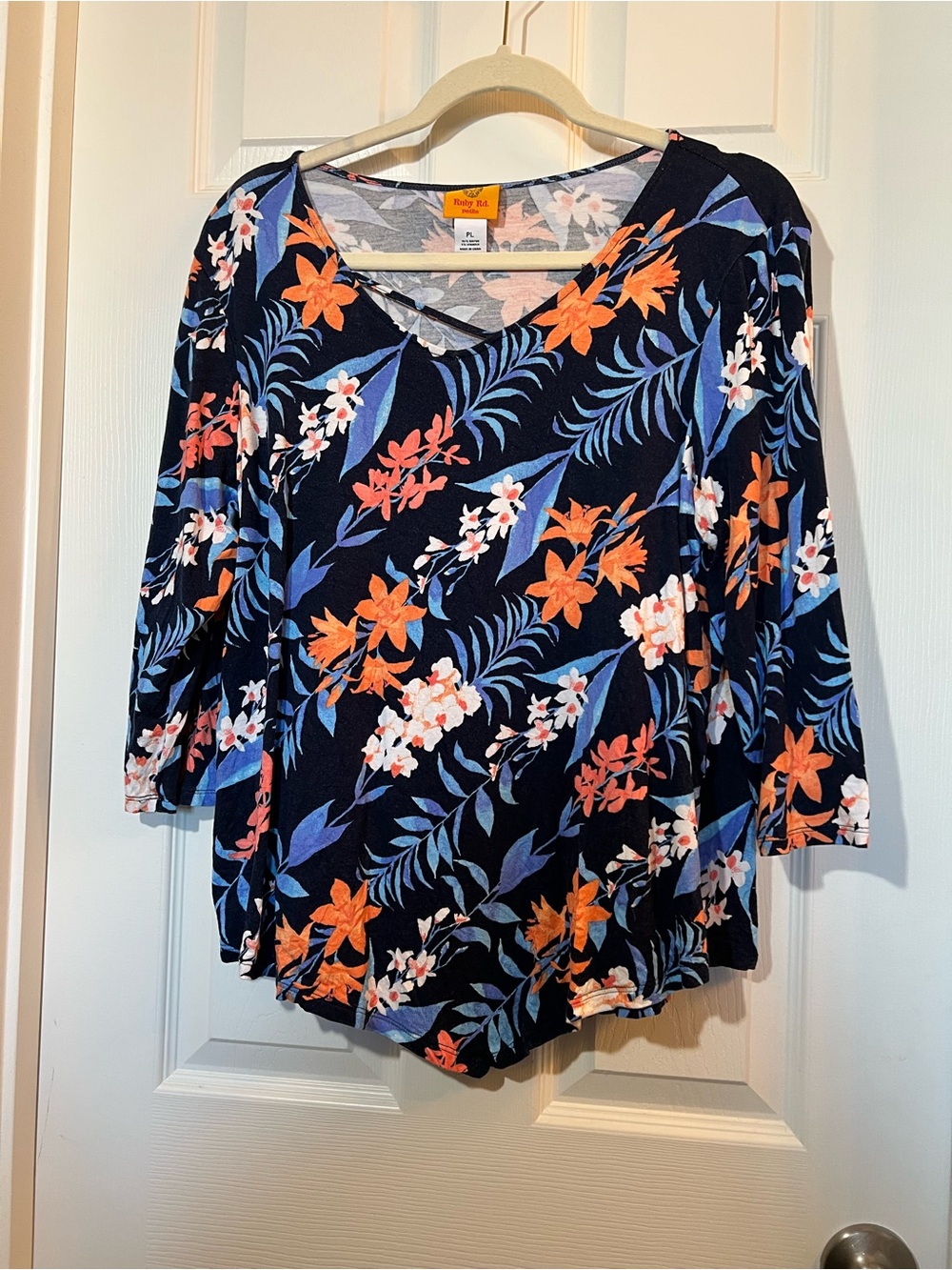 🦋 Ruby Rd. Navy Floral V-Neck Blouse with Orange & Blue Flowers size LP